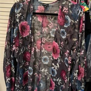 Torrid Sheer Floral Kimono size 1/2 with metallic thread